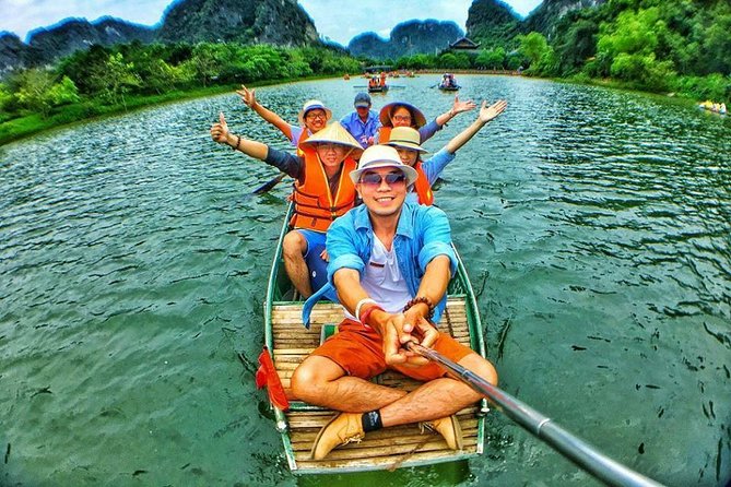 Exploring Bai Dinh Pagoda -Trang An -Mua Cave with Buffet Lunch 1 Day From Hanoi - Lunch that keeps the schedule moving, with goat meat on the buffet
