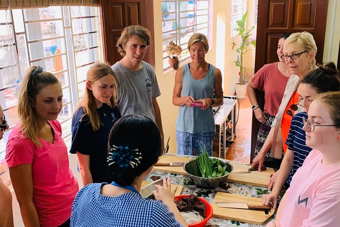 Farm tour & Home cooking class with local family in Hanoi - Starting at a Communal House, Then Moving Into Daily Life