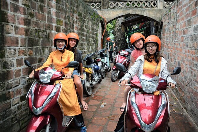 Flavors of Hanoi A Jeep Tour for Food Lovers - The long final segment: pho variations, lakes, mausoleum photos, and egg coffee