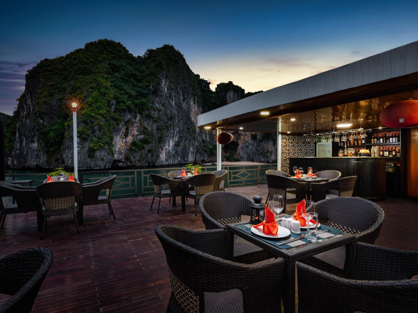 From Halong: 2 Days / 1 night with Halong - Lan Ha tour - Guides and group size: the difference between organized and chaotic