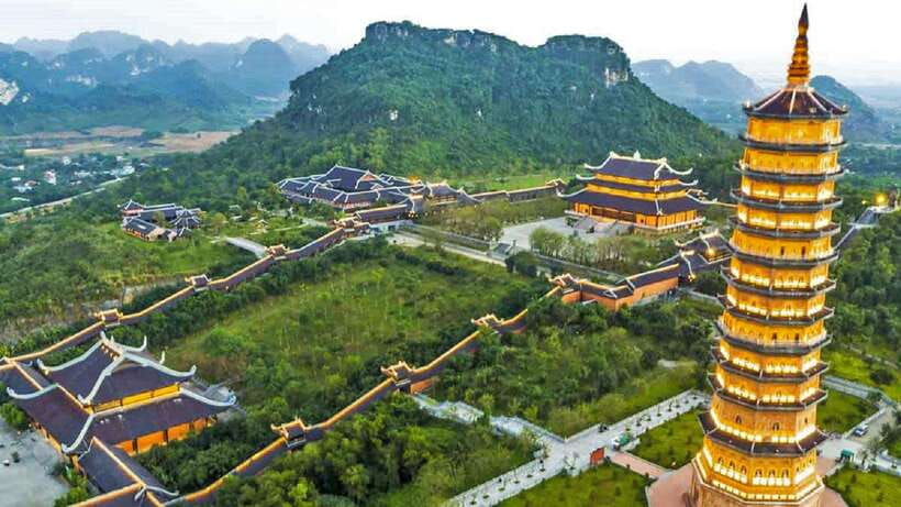 From Hanoi: 1-Day Ninh Binh Highlights Tour with Lunch - Mua Cave and Ngoa Long mountain: viewpoint payoff, with a real climb