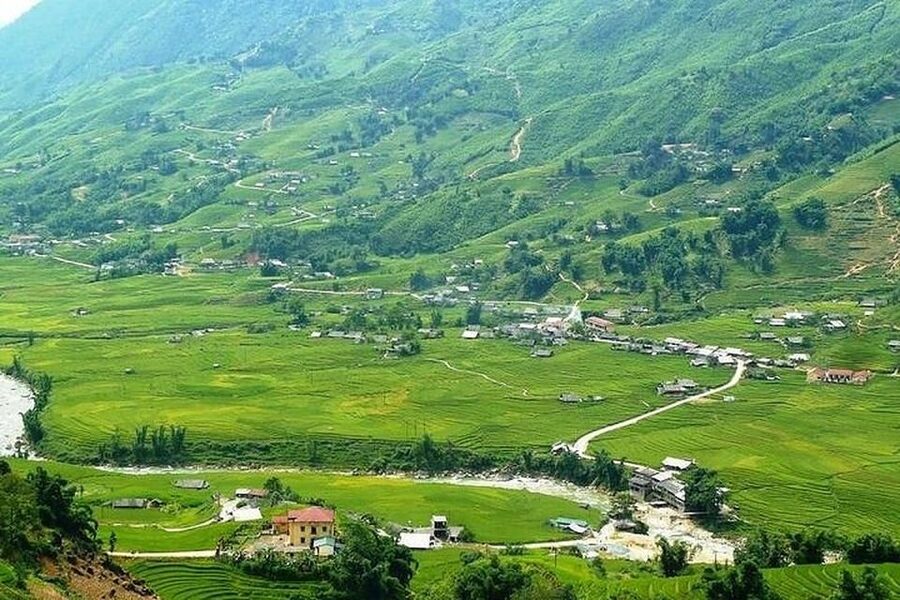 From Hanoi: 2-Day 2-Night Sapa Tour by Overnight Train - Day 1: Sin Chai trekking, village views, and Sapa night energy