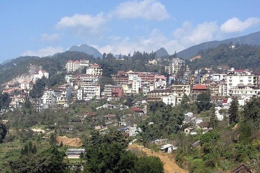 From Hanoi: 2-Day 2-Night Sapa Tour by Overnight Train - Guides, village etiquette, and the money-sales side of trekking