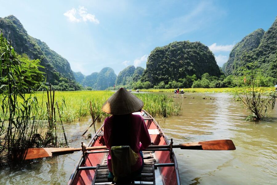From Hanoi: 2-Day Ninh Binh Tour with Accommodation & Meals - Day 2 starts with the Van Lam local market and a calmer pace