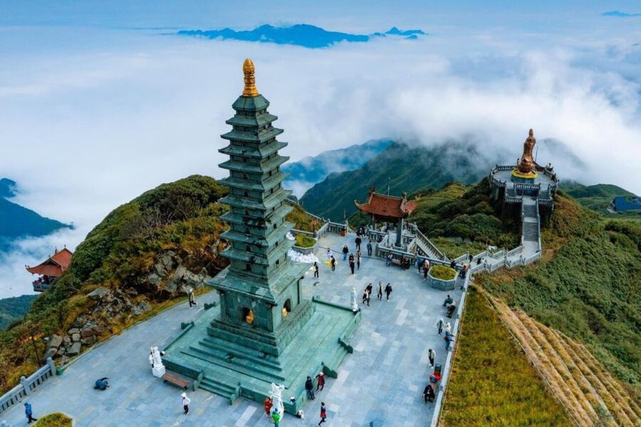 From Hanoi: 2-Day Sapa, Fansipan, and Muong Hoa Valley Tour - Day 1 hotel and meals, what you should expect