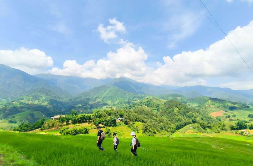 From Hanoi: 2-Day Sapa Trek Tour - Luxury Limousine Transfer - Hotel vs homestay: comfort choices in Sapa’s cooler mountain climate