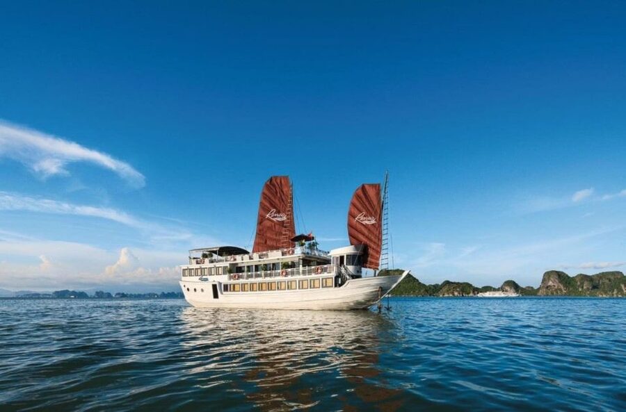 From Hanoi: 3-Day and 2-Night Cruise Stay at Bai Tu Long Bay - Bai Tu Long Bay is the smart choice if you want Ha Long scenery without the crush