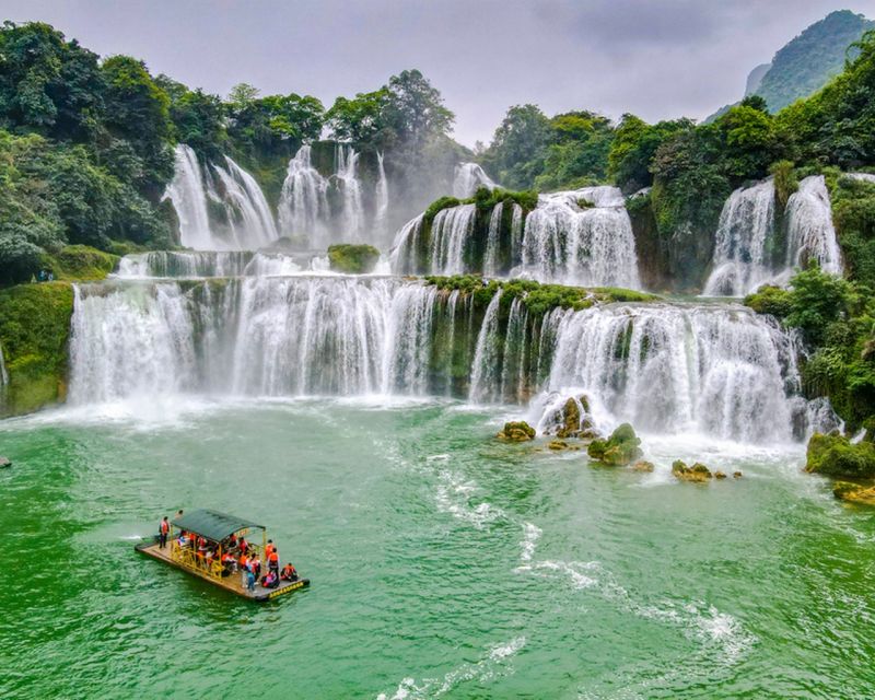 From Hanoi: 3-Day Ba Be Lake & Ban Gioc Falls Private Tour - A route that mixes caves, borders, and calm water