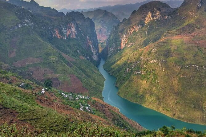 From Hanoi: 3-Day Motorbike Ha Giang Loop with Easy Rider - Food, lodging, and what the nights actually feel like