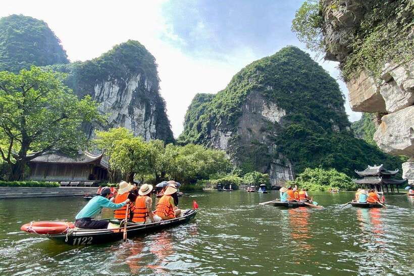 From Hanoi: 3-Day Sapa, Fansipan, Ninh Binh Tour with Meals - Trang An UNESCO boat ride: the cave system that slows you down