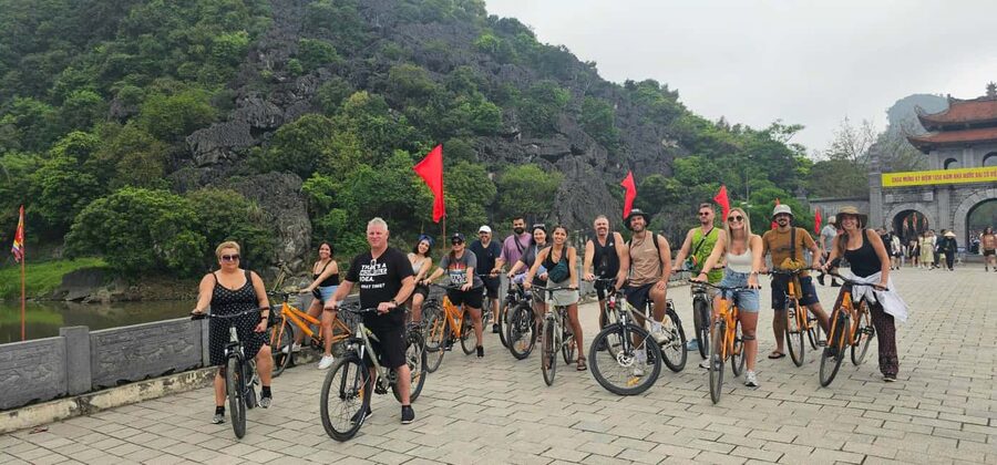 From Hanoi: 3-Day Trip to Ninh Binh with Ha Long Bay Cruise - Day 3: Tai Chi sunrise, Ao Ech kayaking, early lunch, and back to Hanoi