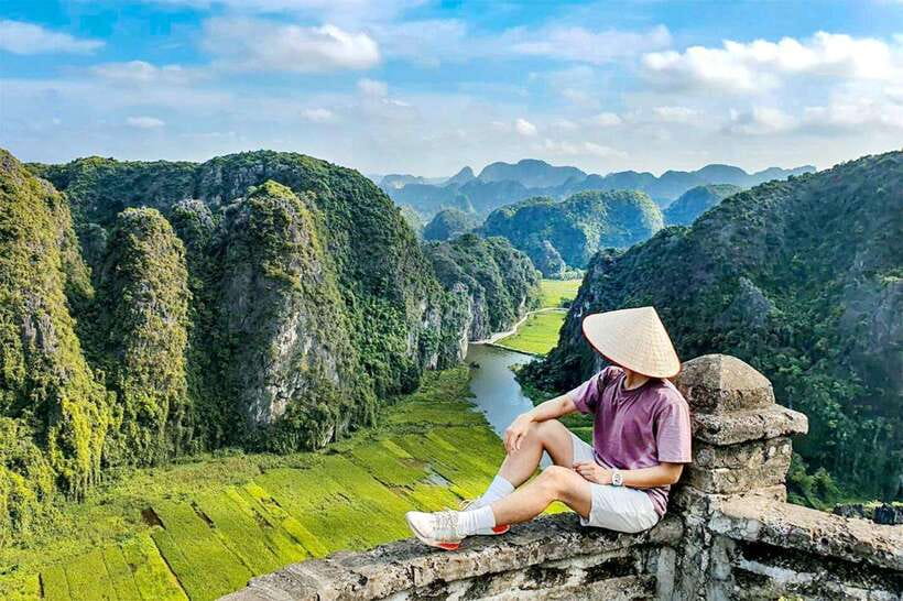 From Hanoi: 5-Day Sapa, Ninh Binh, Ha Long Bay Cruise - Day 4: Arriving Sapa, Cat Cat Village with Black H’mong, Church Area, and Market Time