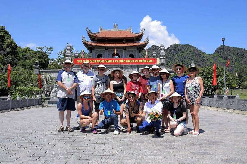 From Hanoi: 5-Day Sapa, Ninh Binh, Ha Long Bay Cruise - Day 1: Hoa Lu, Tam Coc Bamboo Boat, and the 500 Steps of Mua Cave