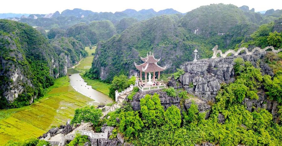 From Hanoi: Bai Dinh, Trang An, and Mua Cave Full-Day Tour - Lunch in Ninh Bình: Included Food That Helps You Hit the Hike