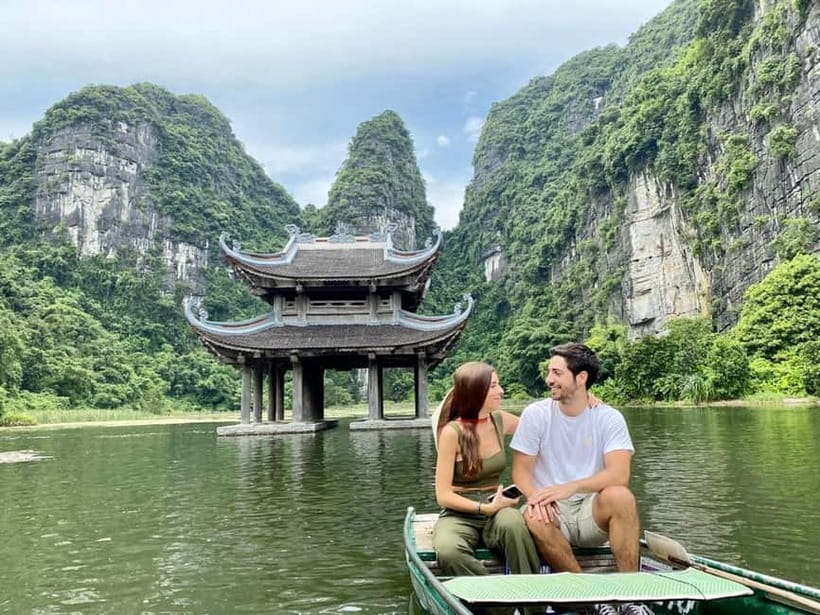 From Hanoi: Bai Dinh,Trang An and Mua Cave Trip - Lunch at Ninh Binh Excursion Restaurant: good fuel, mixed expectations