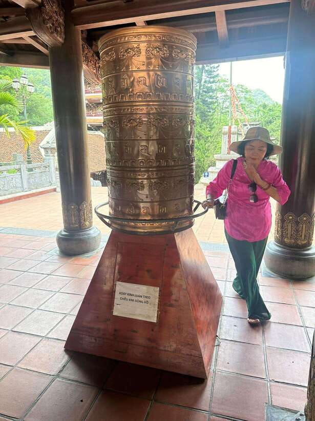 From Hanoi: Full-Day Perfume Pagoda Group Tour with Lunch - From Hoàn Kiếm to the Yen wharf: the ride that sets the tone