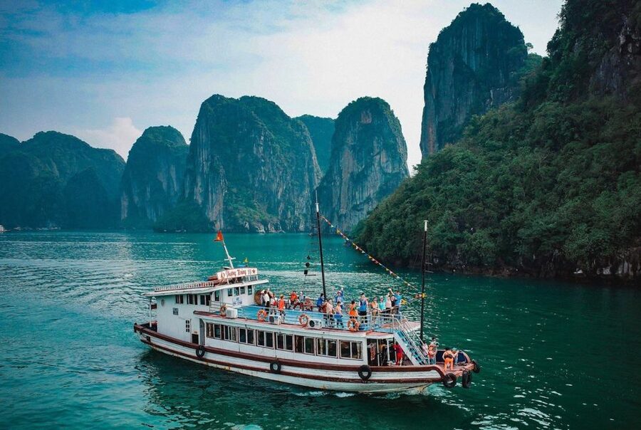 From Hanoi: Halong Bay Day Trip with Lunch and Transfers - Kayaking or bamboo boating: your chance to feel the bay up close