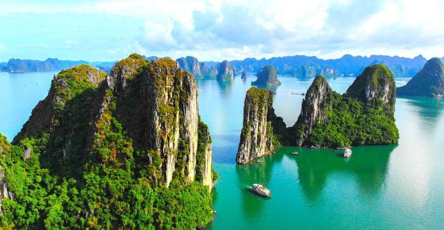From Hanoi: Halong Bay Day Trip with Lunch and Transfers - Cruise start and lunch: how the timing sets up the cave