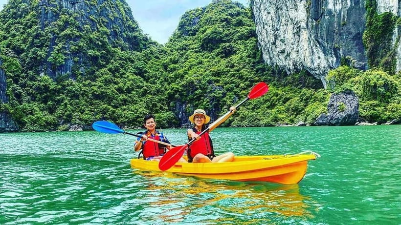 From Hanoi: Halong Cruise With Lunch & Come Back Hanoi Early - Check-in, cruising start, and the seafood lunch you’ll actually remember