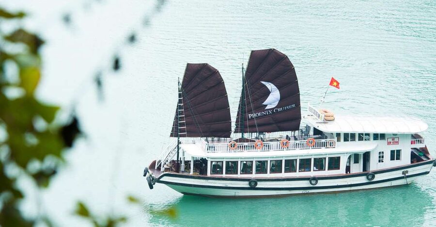 From Hanoi: Halong day trip, Route 2, 6hours, Small group - Tuan Chau to the cruising route, limestone views start fast