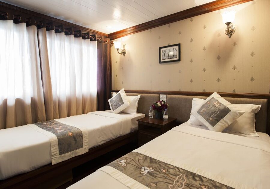 From Hanoi: Halong Explorer 3-Day Deluxe Cruise - Day 1: Luon Cave kayaking and Titop Island views, then night squid fishing