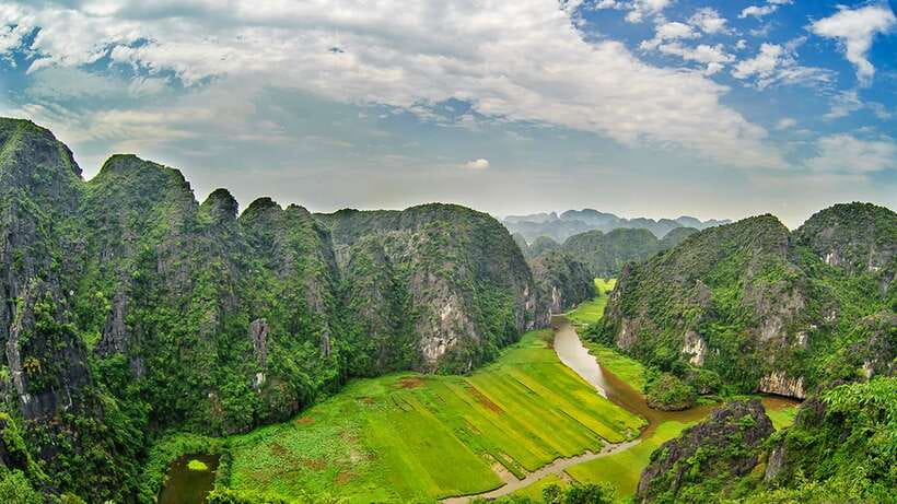 From Hanoi: Hoa Lu/Bai Dinh-Tam Coc/Trang An-Mua Cave Tours - Mua Cave and Ngoa Long Mountain: the climb that gives the wow
