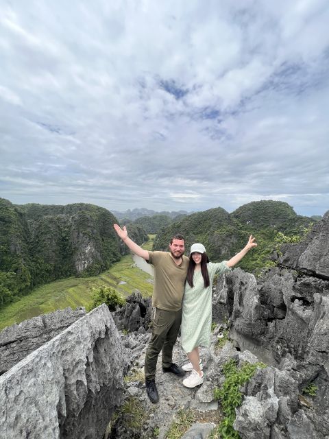 From Hanoi: Hoa Lu, Mua Cave and Tam Coc Full-Day Trip - Leaving Hanoi Old Quarter, and what the full day feels like