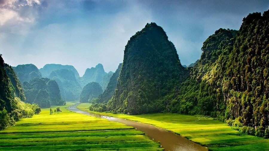 From Hanoi: Ninh Binh Ha Long Bay 5-Star 3-Day Cruise - Day 1 from Hanoi: Bai Dinh, Trang An, and the Mua Cave View