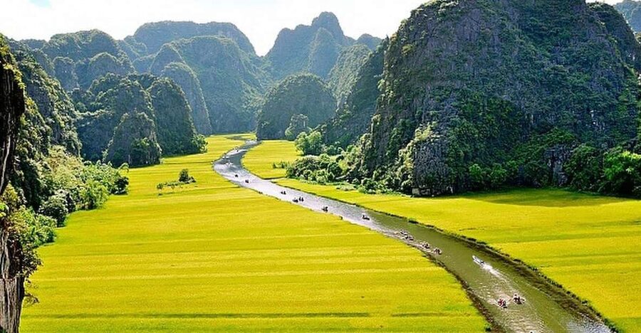 From Hanoi: Ninh Binh, Hoa Lu, Tam Coc and Mua cave - Lunch at the Local Restaurant: Where the Day Gets Fuel