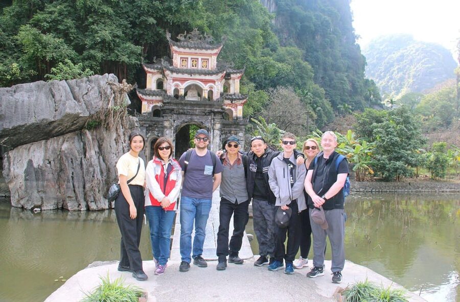 From Hanoi: Ninh Binh, Hoa Lu, Tam Coc and Mua cave - The Hanoi to Hoa Lu Drive, Plus a Temple Etiquette Reality Check