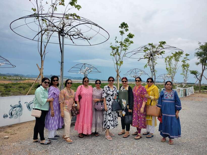 From Hanoi: Private Ha Long Bay Full-day Trip - Who this Ha Long Bay day trip suits best