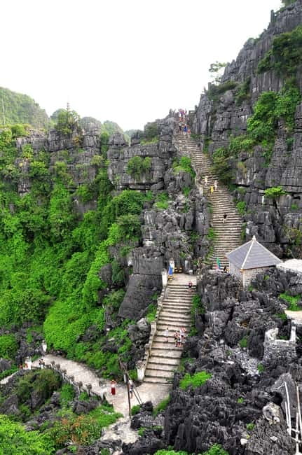 From Hanoi: Tam Coc Boat Trip and Hoa Lu & Mua Cave Tour - Guides make the day: flexibility, humor, and on-the-ground explanations