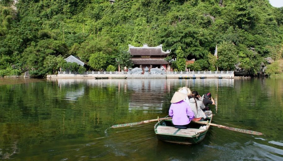 From Hanoi: Trang An & Bai Dinh Pagoda Full-Day Private Tour - Trang An UNESCO: The Cave Boat Ride That Actually Changes the Mood