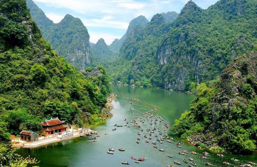 From Hanoi: Trang An eco-tourism - Hoa Lu ancient & Mua Cave - Mua Cave and the 500 steps: the view is the reward