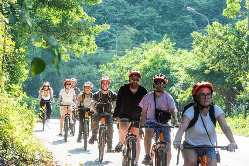 From Hanoi: Trang An, Hoa Lu & Mua Cave Full-Day Luxury Tour - Lunch at a local 5 star restaurant: what you actually get