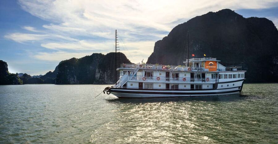 From Ninh Binh: Ha Long Bay 2 days 1 night on 3-star Cruise - From Ninh Binh to Tuan Chau: the ride that shapes your day