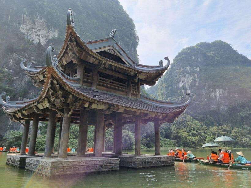 From Ninh Binh : Hoa Lu, Trang An, and Mua Cave Day Tour - Mua Cave and the 500 steps up to Mua Mountain