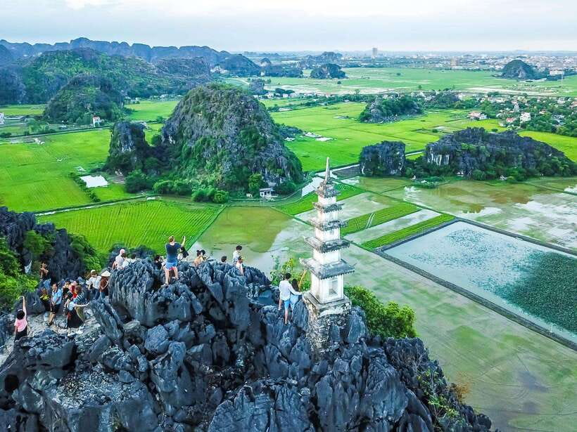 From Ninh Binh : Hoa Lu, Trang An, and Mua Cave Day Tour - Hoa Lu’s ancient capital and the kings who resisted China