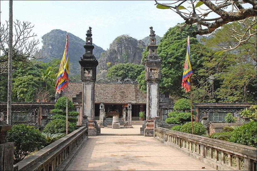 From Ninh Binh : Hoa Lu, Trang An, and Mua Cave Day Tour - What to bring, what to wear, and how weather can change your day