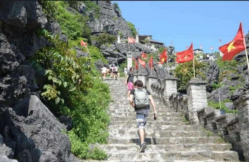 From Ninh Binh: Hoa Lu, Trang An and Mua Cave Full Day - Getting Started at 8:30, Then Tackling Mua Cave at 9:30