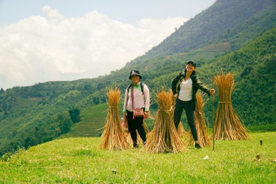 From Sapa: 1-Day Guided Trek to Lao Chai & Ta Van with Lunch - Ta Van with the Zay people: incense making using local herbs