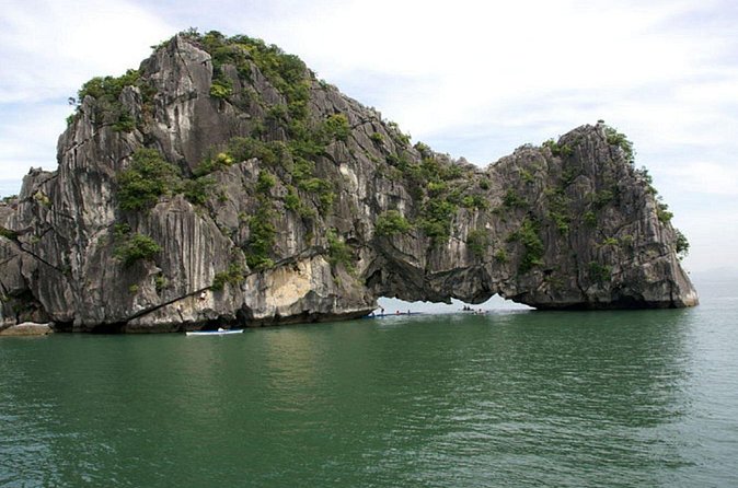 Full-Day Halong Bay Tour Including Kayaking from Hanoi - Kayaking at Ba Hang: making 40 minutes count