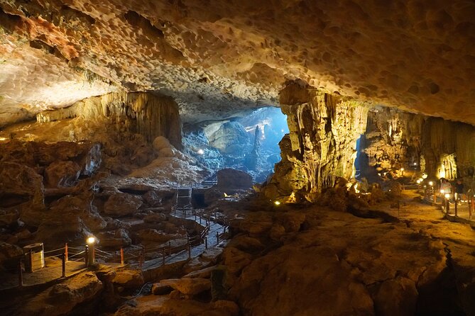 Full day Halong Bay Tour with Buffet Lunch - Buffet Lunch and Sunset Party: When Included Food Actually Matters