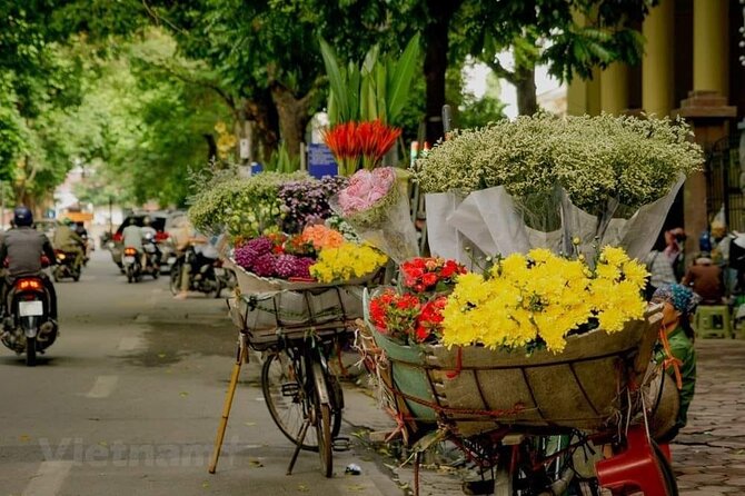 Full-Day Hanoi City Tour with Hidden Local Life Experience - Egg coffee on Hanoi Train Street: the famous bite in a real neighborhood