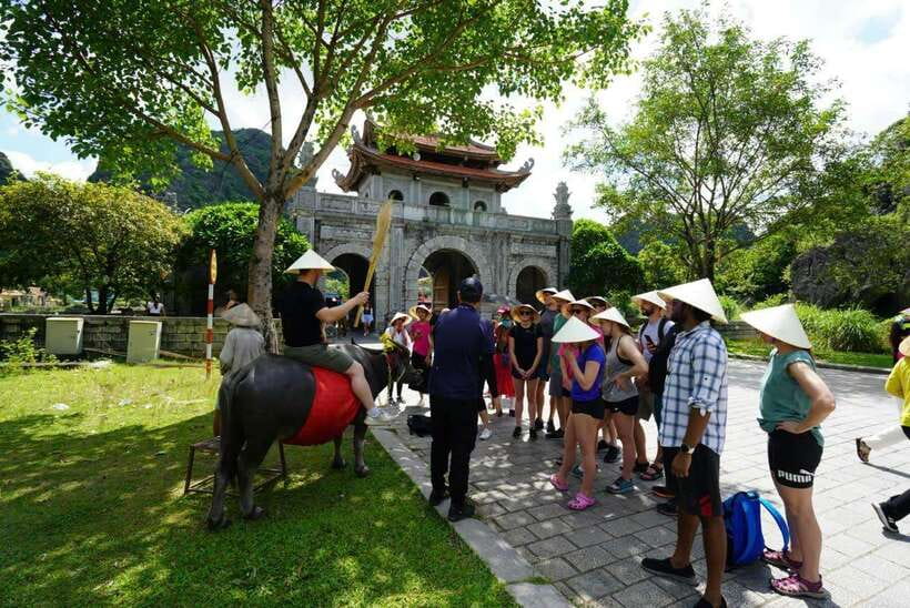 Full Day Hoa Lu - Tam Coc - Mua Cave/Buffet/Tour Guide/Bus - Hoa Lu temples: the ancient capital you can walk through