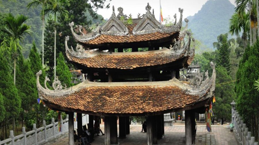 Full-Day Perfume Pagoda Private or Small-Group Tour - How crowded and hot should you expect?
