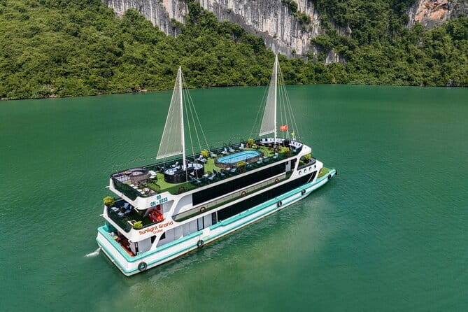 Full Day Private Tour in Halong with Lunch - Tour guide energy: why the human factor matters on a long day