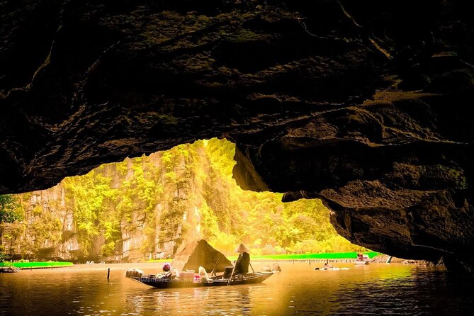 Full-Day Tour Hoa Lu, Tam Coc Boat Trip and Mua Cave - Lunch in Ninh Binh, buffet style, with vegetarian options