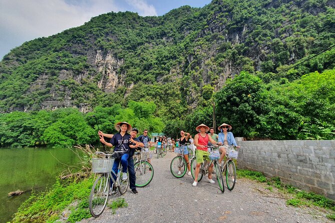 Full-Day Tour Hoa Lu, Tam Coc Boat Trip and Mua Cave - Tam Cốc bamboo boat ride: caves, paddy fields, and slow sightseeing