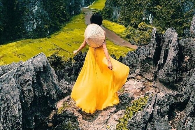 Full-Day Tour Hoa Lu, Tam Coc Boat Trip and Mua Cave - Guide quality, humor, and English explanations that make the day click
